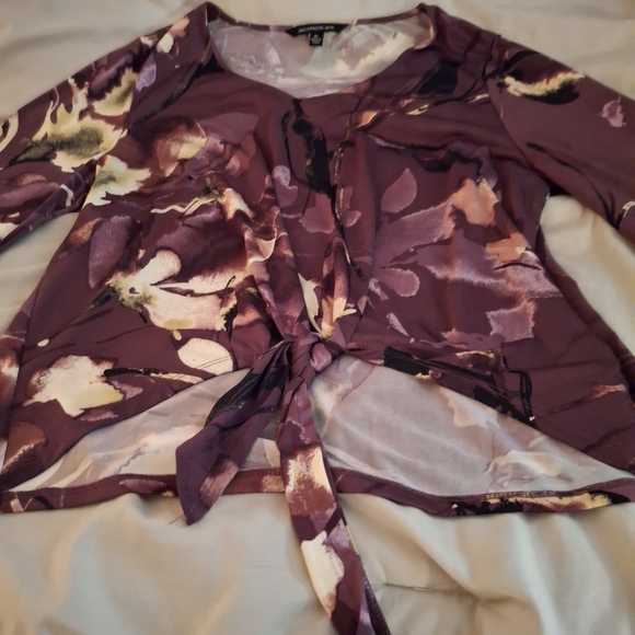 Zac & Rachel Burgandy And Yellow Flutter Sleeve Tie Front Blouse - Picture 4 of 8